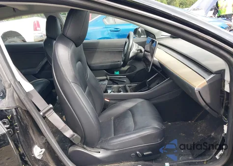 2018 Tesla Model 3 Long Range/Performance z USA, uszkodzony, nr VIN 5YJ3E1EB5JF103349